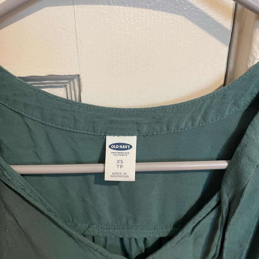 Women's Sleeveless teal Top - Picture 3 of 6